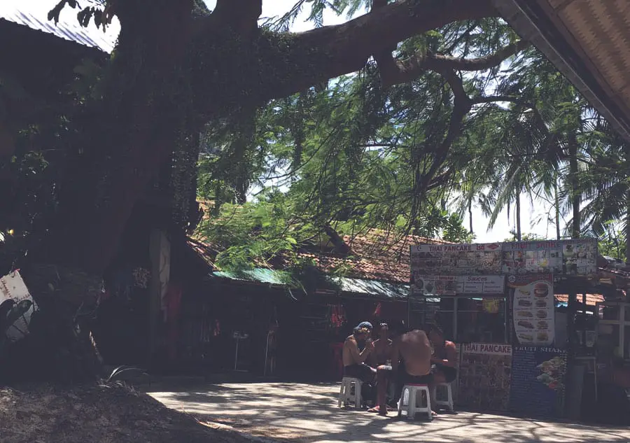 Railay Beach walking street